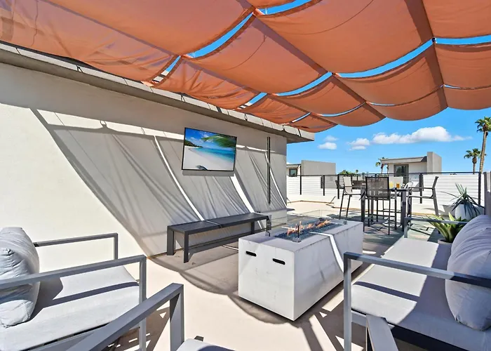 Papago Townhouse-rooftop Deck-old Town Holiday home *